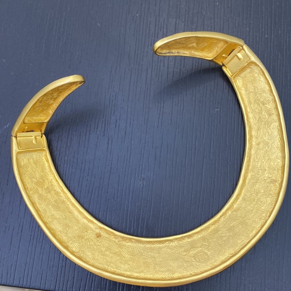 Vintage Givenchy Hammered Gold Tone Collar Necklace - Picture 4 of 5